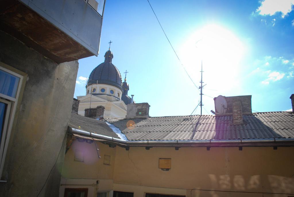 Bright Apartment In The Very Centre Lviv Exterior photo