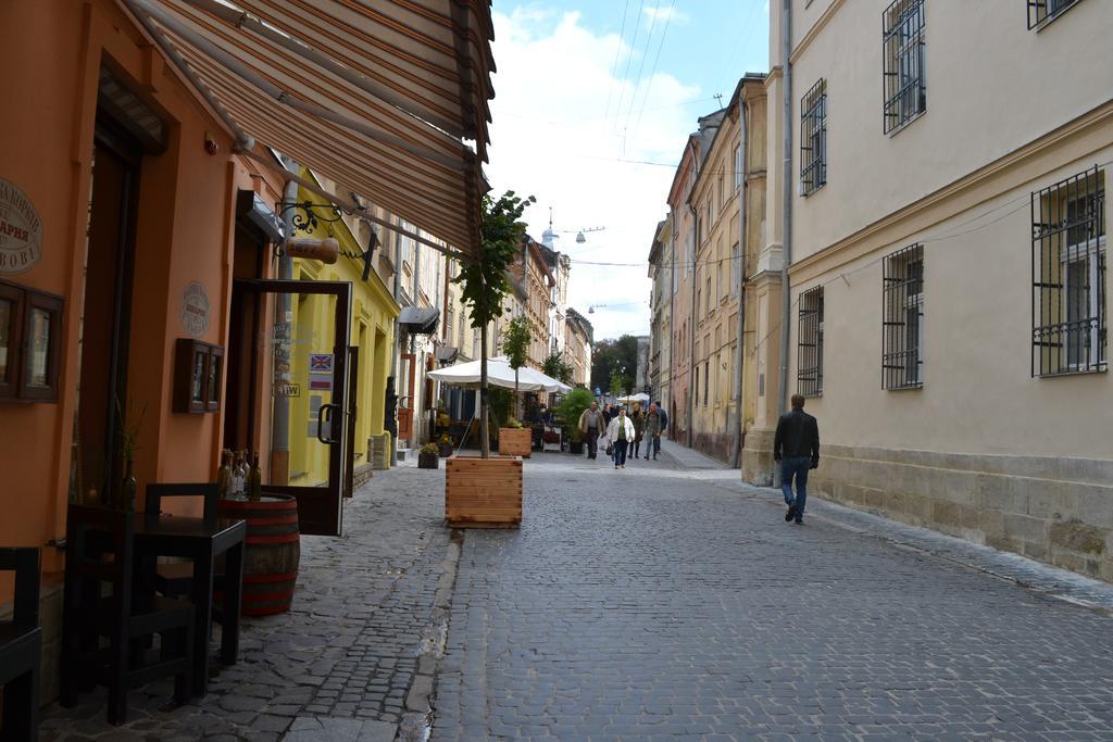 Bright Apartment In The Very Centre Lviv Exterior photo